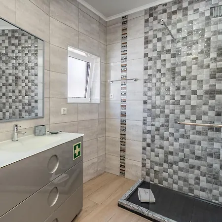 Stunning Sea View In #1897 Apartman *